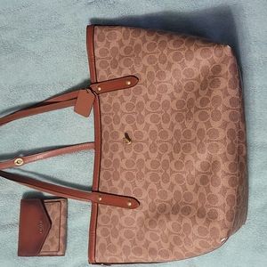 Coach tote large signature print